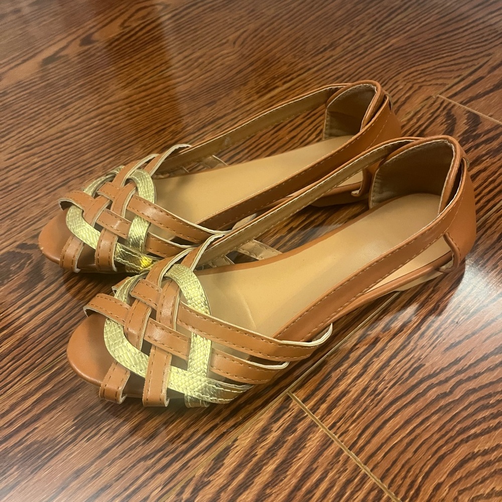 Adorable flat summer shoes